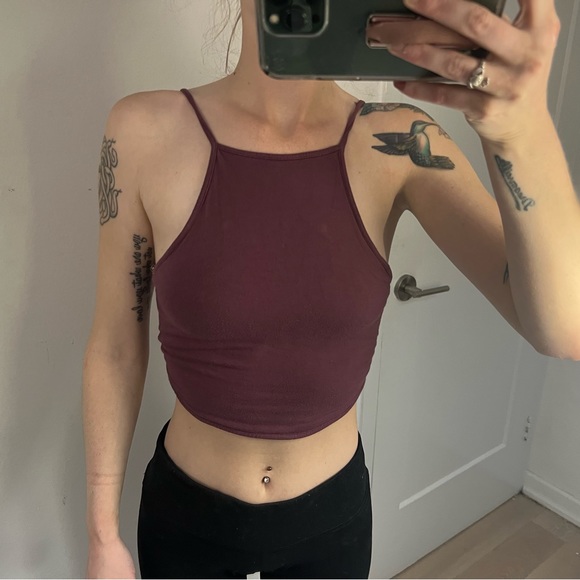Maroon tied halter crop top - Picture 4 of 4